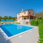 Villa Secret Beauty With Heated Saltwater Pool