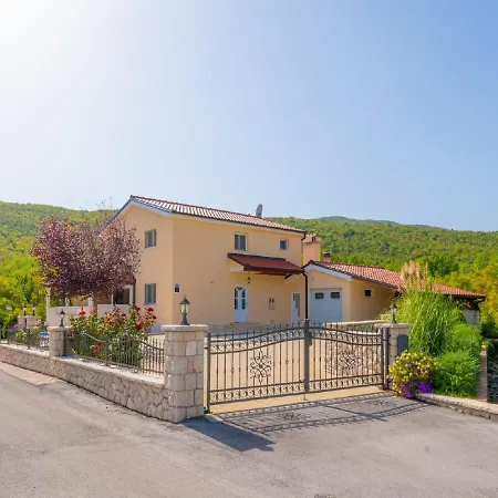 Secret Beauty With Heated Saltwater Pool Vila *