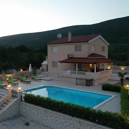 Secret Beauty With Saltwater Pool * Imotski