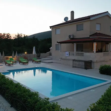 Vila Secret Beauty With Heated Saltwater Pool