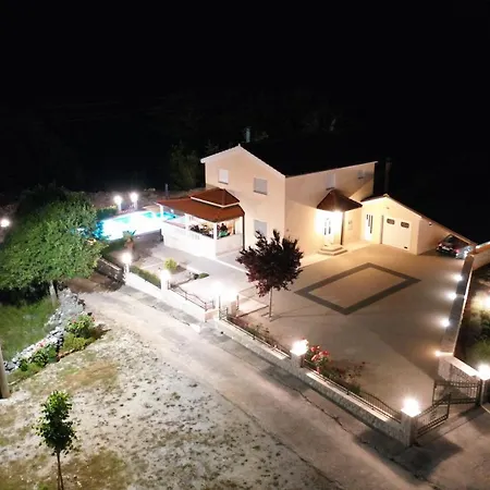 Secret Beauty With Heated Saltwater Pool Imotski