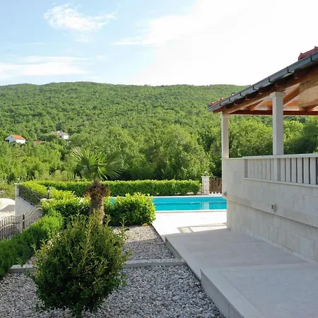 Vila Secret Beauty With Heated Saltwater Pool *
