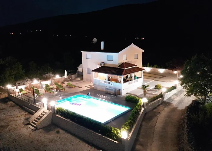 Secret Beauty With Heated Saltwater Pool Vila *