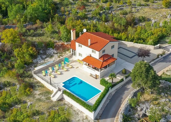 Secret Beauty With Heated Saltwater Pool * Imotski