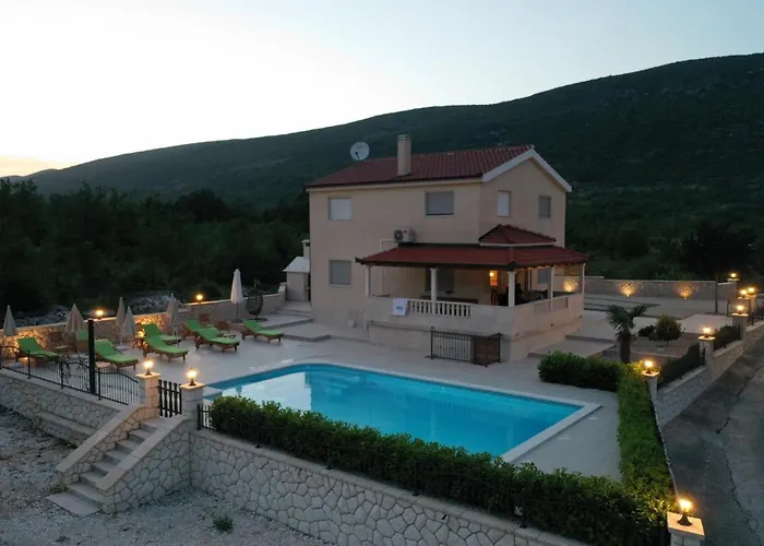 Secret Beauty With Heated Saltwater Pool * Imotski